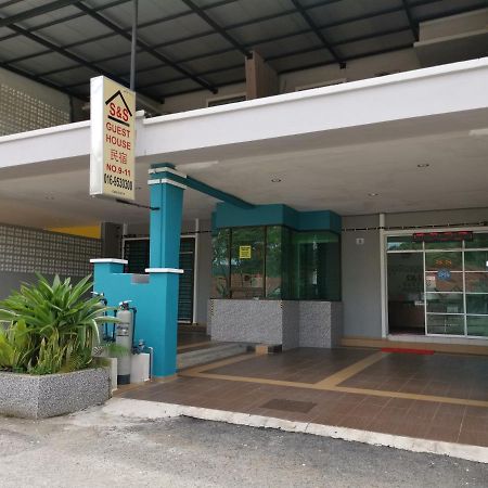 S & S Guest House Kuantan Exterior photo